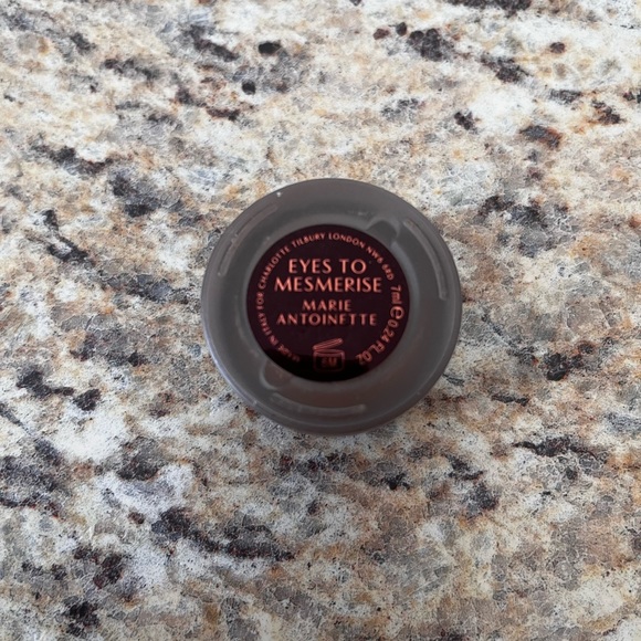 Charlotte Tilbury, eyes to mesmerise in Marie-Antoinette - Picture 2 of 3